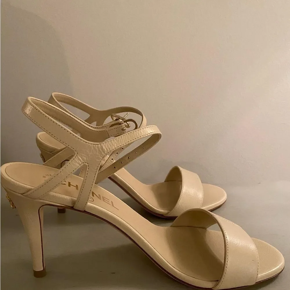 Chanel heels - Picture 2 of 6